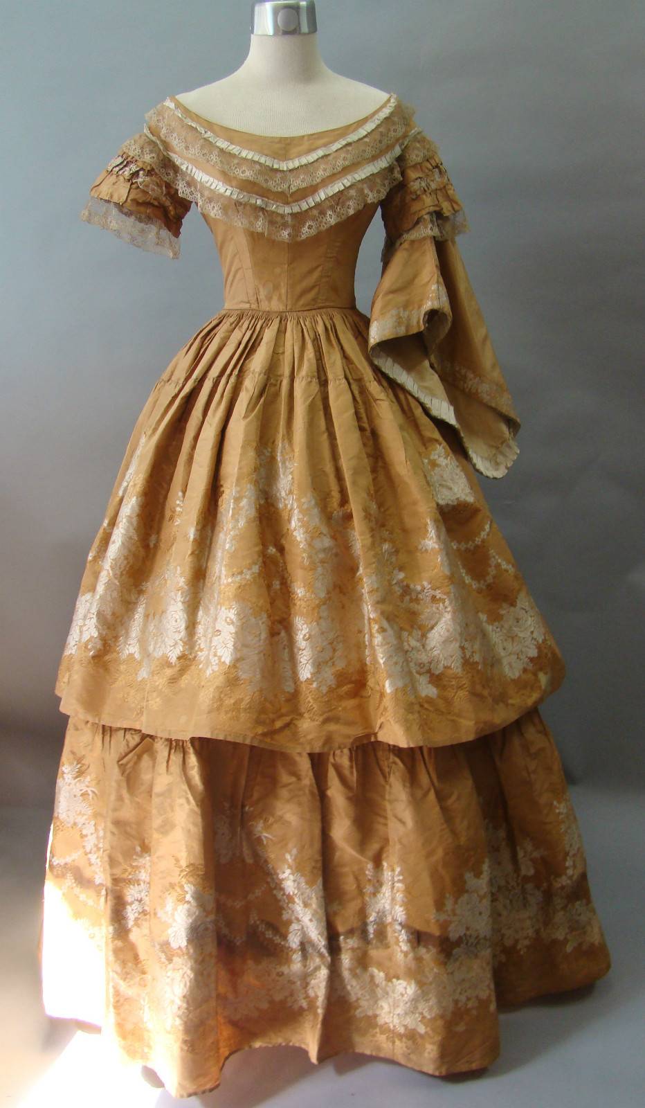 Victorian Dress 1850s