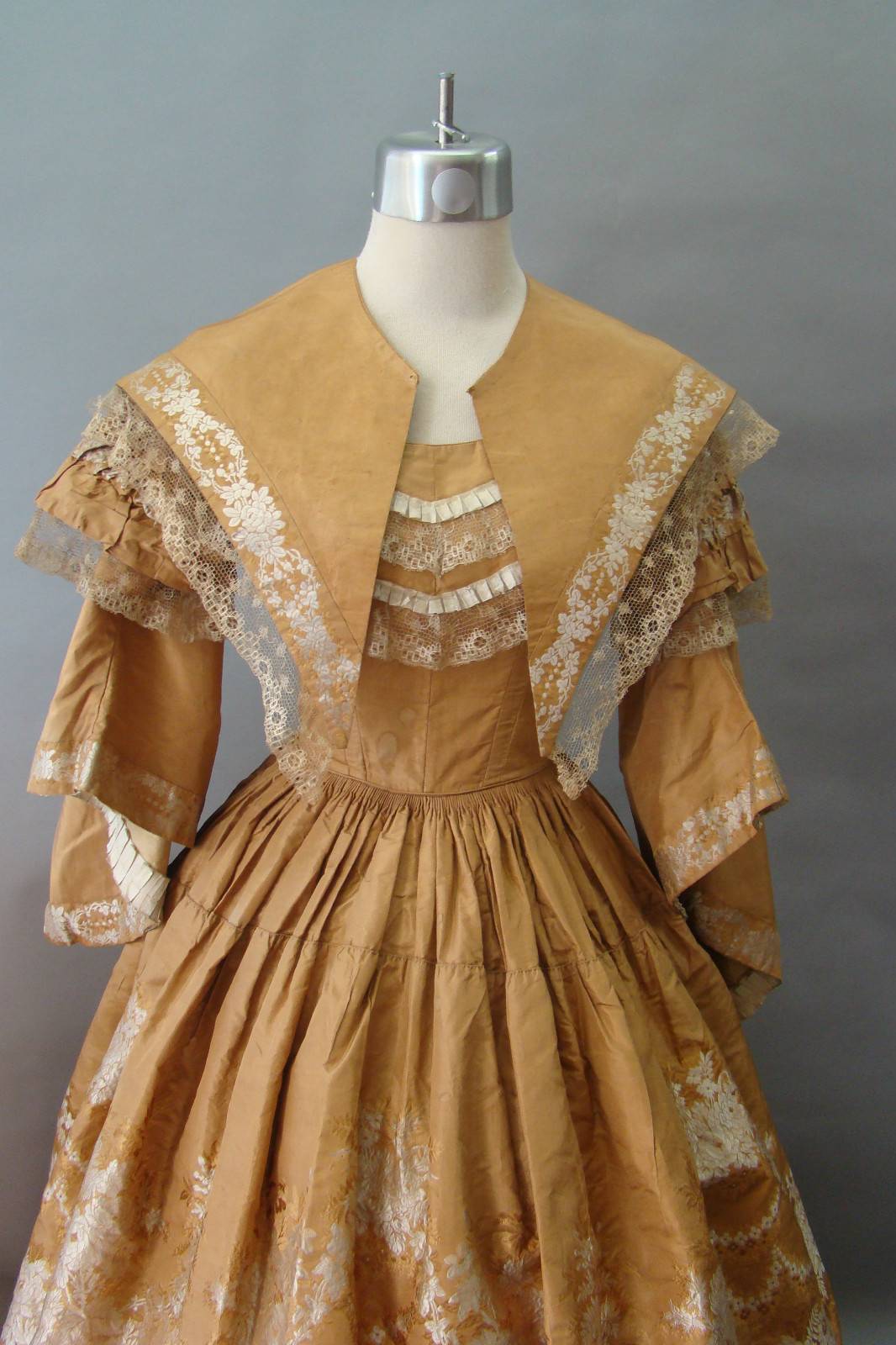 Victorian Dress 1850s