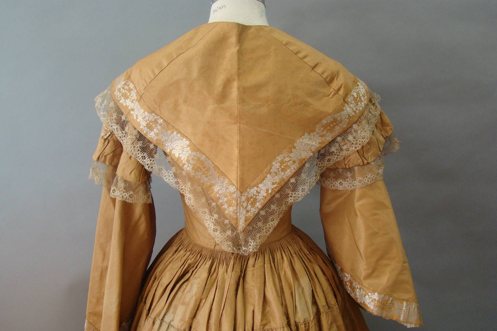 Victorian Dress 1850s