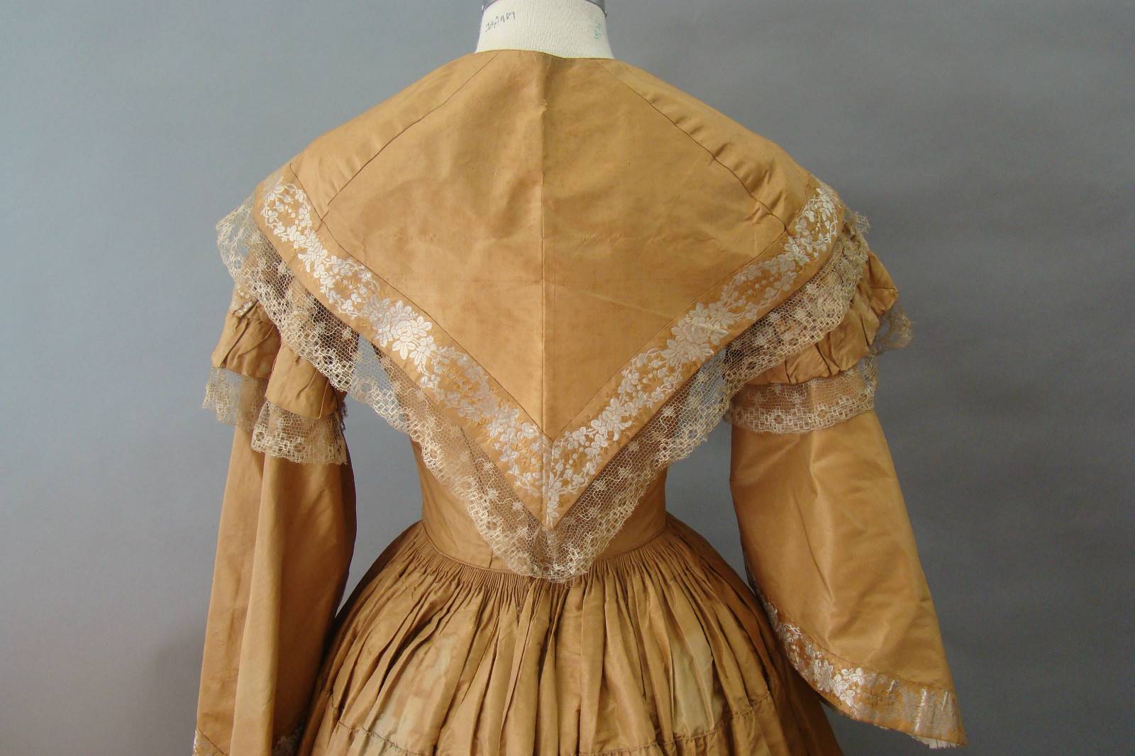 Antique victorian clearance dresses